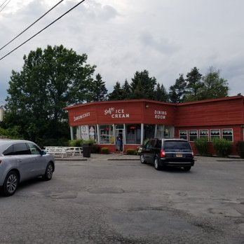 Skan-Ellus Drive In - Outside of Skan-Ellus. - Ice Cream & Frozen Yogurt Near Me - Skaneateles, New York Skan-Ellus Drive In - Outside of Skan-Ellus. - Ice Cream & Frozen Yogurt Near Me - Skaneateles, New York
