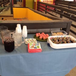 Setters Cincy Indoor and Outdoor Beach Volleyball - Cupcakes and specialized tableware not provided, but pizza, drinks, water were! $12 per head (SUPER REASONABLE)