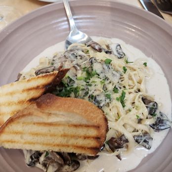 The Red Grape - Cremini truffle pasta - Pizza Near Me - Sonoma, California The Red Grape - Cremini truffle pasta - Pizza Near Me - Sonoma, California