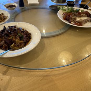 Mama Chang - This photo was taken 40 min into the meal after having ordered 12 dishes.... Where is all the food!?!?!? - Chinese Near Me - Fairfax, Virginia