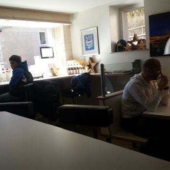 Rando Burger - More bar seating and 2 booths for 4 people and 1 booth for 2 - Burgers Near Me - Saint-Cergue, VD