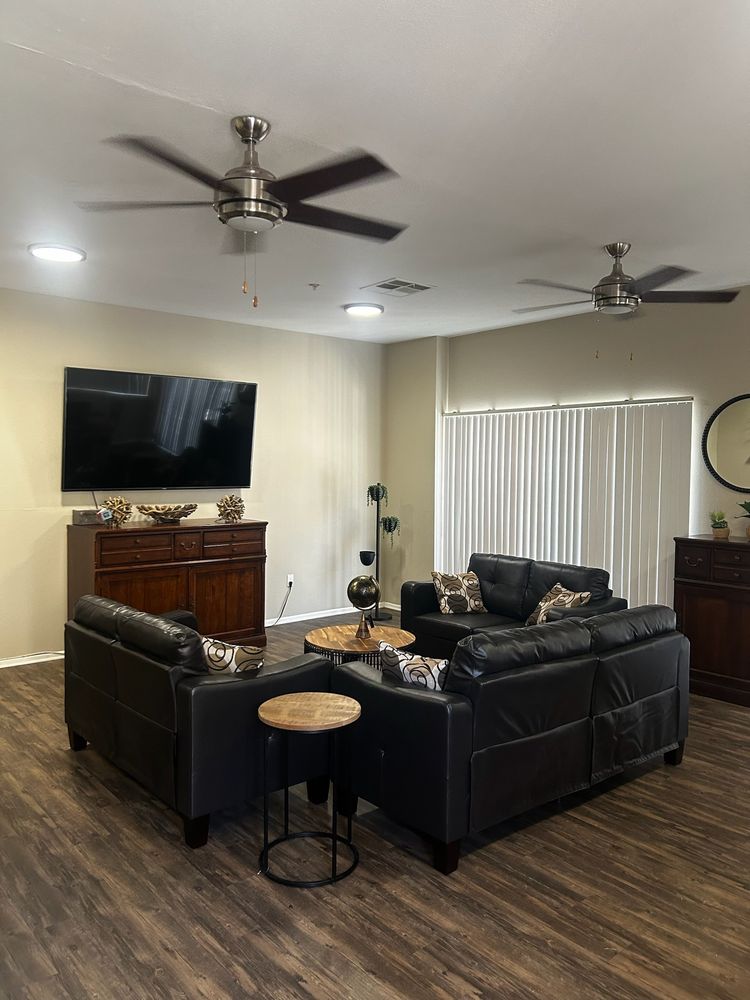 PALOS VERDES VILLAS Updated September 2024 11 Photos 392 E