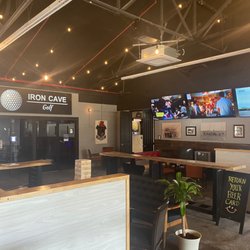 OB’s Cervezaria - Front corner - golf simulator entry