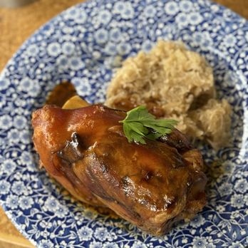 La Corde à Linge - Pork knuckle in beer - Alsatian Near Me - Strasbourg, 67 La Corde à Linge - Pork knuckle in beer - Alsatian Near Me - Strasbourg, 67