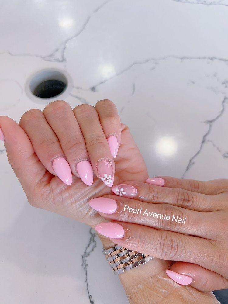 Pearl Avenue Boutique Salon Logo