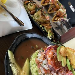 La Resaca - La Torre, chiles güeritos con camarón and Fish tacos! Servings are big!