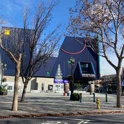 Paseo Plaza - Susan and Phil Hammer Theatre Center