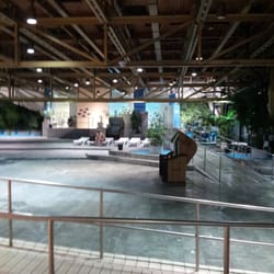 das Wellenbad - Amor knipst sogar drinnen