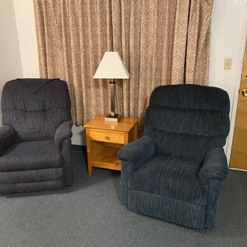 Dreamers Lodge Motel - Comfy recliner rocking chairs - Hotels Near Me - John Day, Oregon Dreamers Lodge Motel - Comfy recliner rocking chairs - Hotels Near Me - John Day, Oregon