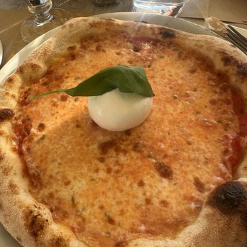 L'Arcimboldo - Burrata on Margherita pizza - Italian Near Me - Sirmione, BS