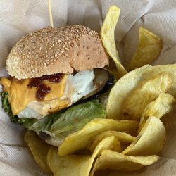 Munchie - Vegetarian burger with a fried egg and freshly cooked chips