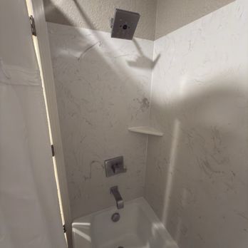 Yosemite Westgate Lodge - Shower - Hotels Near Me - Groveland, California Yosemite Westgate Lodge - Shower - Hotels Near Me - Groveland, California