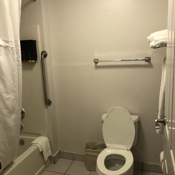 Best Western Colonial Inn - Decent bathroom. Clean - Hotels Near Me - Selma, California