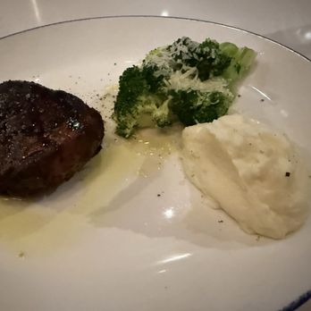 Briza Restaurant - Prime Filet with potato purée and broccoli - Sushi Bars Near Me - Memphis, Tennessee Briza Restaurant - Prime Filet with potato purée and broccoli - Sushi Bars Near Me - Memphis, Tennessee
