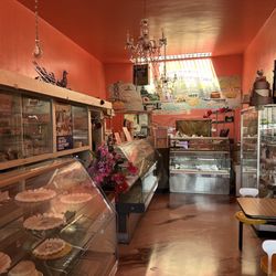Cassandra's Wedding Cakes & Beyond - Cute shop