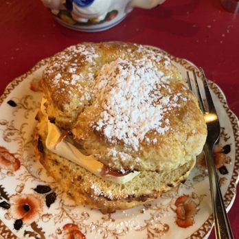 Kimmi’s Tea Room - Scone with clotted cream and raspberry - Custom Cakes Near Me - McMinnville, Tennessee
