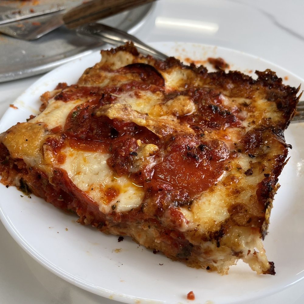 Fuji & Vi's - The Classic.  Now I can die happy - Pizza Near Me - Pasadena, California