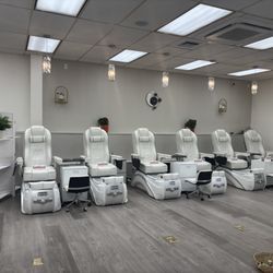 Queen Nails and Spa - Brand new Spa chair for all queens