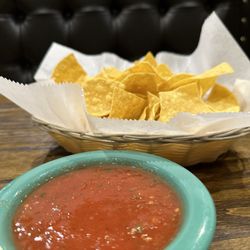 Santana's - Salsa and Chips