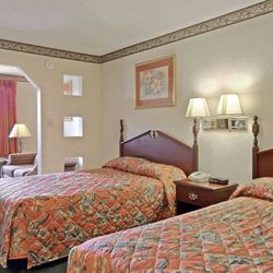 Days Inn & Suites by Wyndham Fort Valley - Two Queen Bed Suite