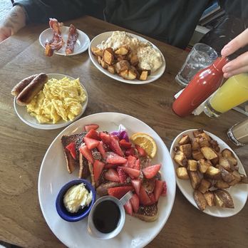 McKay Cottage Restaurant - Bacon, biscuits and gravy, potatoes, mimosa, French toast, eggs and sausage! - American Near Me - Bend, Oregon
