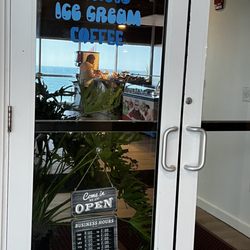 Coffee Shop Splash Resort Condos PCB - The entrance