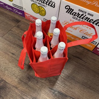 Martinelli's Company Store - Souvenir Shops Near Me - Watsonville, California