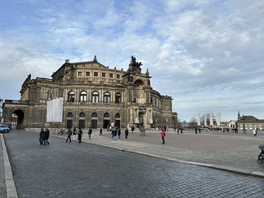 Semperoper Dresden by null