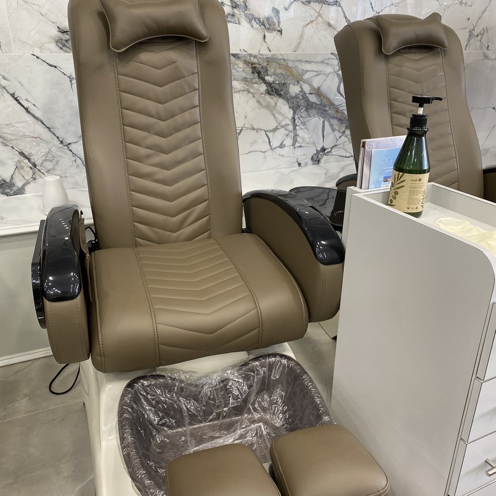 Organic Nail Lounge - Pedicure chair. It's very comfortable - Nail Salons Near Me - Hoover, Alabama Organic Nail Lounge - Pedicure chair. It's very comfortable - Nail Salons Near Me - Hoover, Alabama
