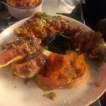 Taste Bar + Kitchen - Cocktail Bars Near Me - Houston, Texas