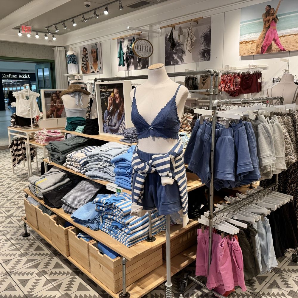 Aerie - Women's Clothing Near Me - Virginia Beach, Virginia Aerie - Women's Clothing Near Me - Virginia Beach, Virginia
