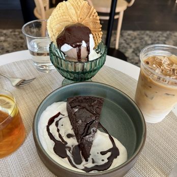 Mattina - Dessert (gelato with pizzelle cookie and chocolate torte), iced tea & iced latte. - Italian Near Me - San Francisco, California Mattina - Dessert (gelato with pizzelle cookie and chocolate torte), iced tea & iced latte. - Italian Near Me - San Francisco, California