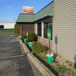 Pete's Pizza - Another shot of the outside, view looking north.