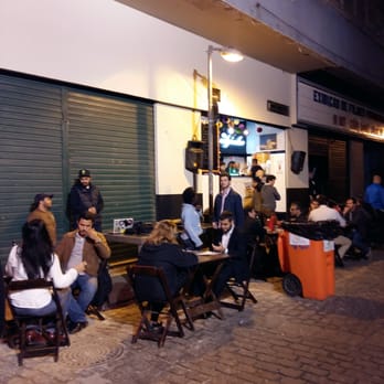 Rivalzinho - DJ montando o som no inicio da noite - Dive Bars Near Me - Rio de Janeiro, RJ