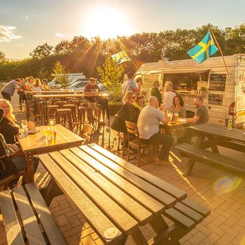 Westerham Brewery, Tap Room & Shop - Sunny terrace with street food - Breweries Near Me - Westerham, KEN Westerham Brewery, Tap Room & Shop - Sunny terrace with street food - Breweries Near Me - Westerham, KEN
