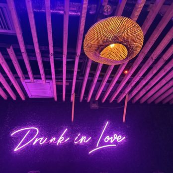 Moshi Moshi - Yassss - Sushi Bars Near Me - Miami, Florida
