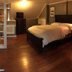 Inn at Patrick Henry's - Byrd's Nest room.