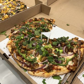 Bombay Pizza & Curry - Chili Chicken Personal Pizza on Naan - Indian Near Me - Beaverton, Oregon