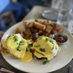 Craft Farmacy - Eggs benny, looks better than prepared.