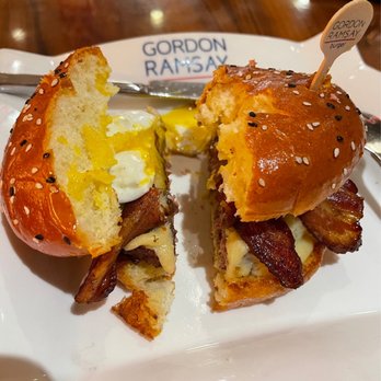 Gordon Ramsay Burger Las Vegas - Farmhouse in half - Burgers Near Me - Las Vegas, Nevada Gordon Ramsay Burger Las Vegas - Farmhouse in half - Burgers Near Me - Las Vegas, Nevada
