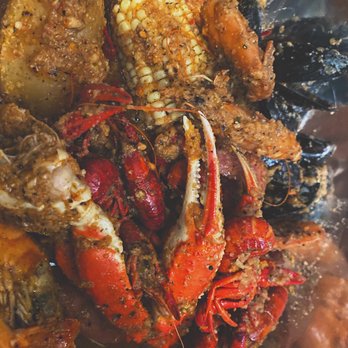 Cravin Crawfish - 1/2 pound combo - Cajun/Creole Near Me - Tacoma, Washington