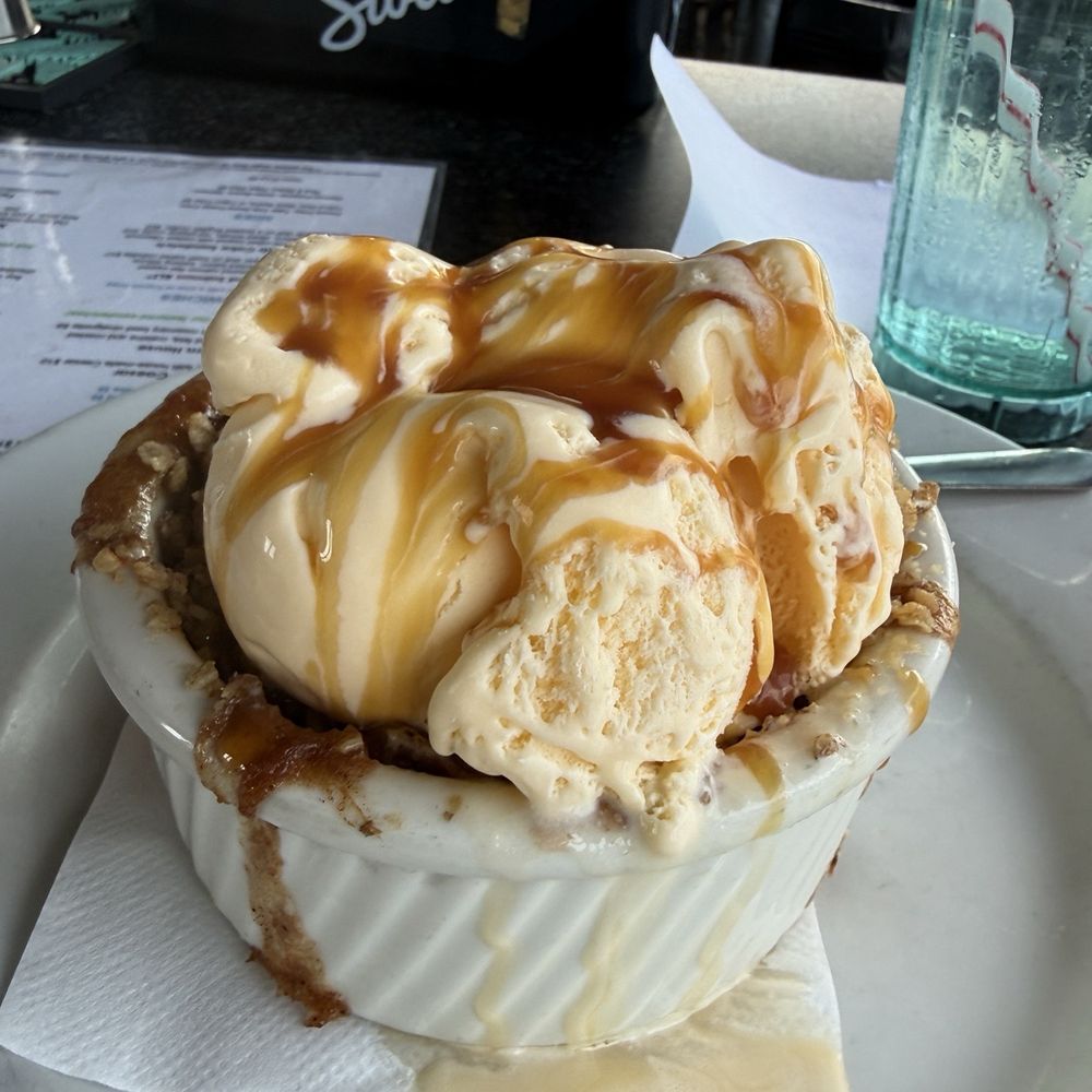 Warm Apple cobbler à la mode