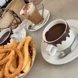 Chocolat - Chocolate con churros y Capuchino