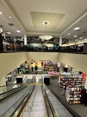 Barnes & Noble by null