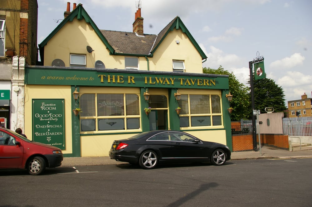 RAILWAY TAVERN Updated September 2024 5 Queens Road, Buckhurst Hill