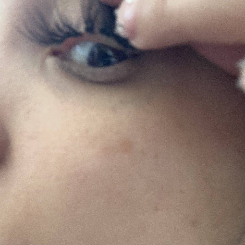 Split lashes installed & was advised she couldn't fix it