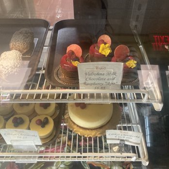 Fendu Boulangerie - Bakeries Near Me - Honolulu, Hawaii