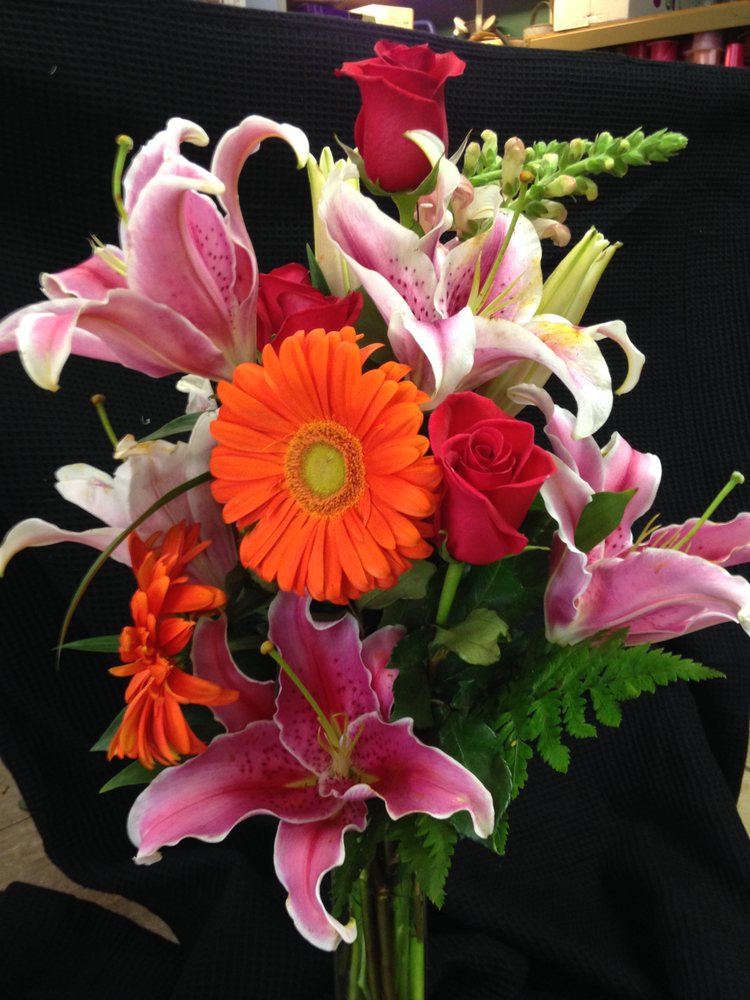 HERNANDO FLOWER SHOP 24 Photos 141 W Commerce St, Hernando