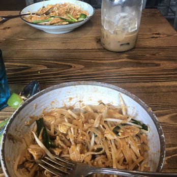 Klom Klorm - Chicken Pad Thai Lunch Special - Thai Near Me - Brooklyn, New York Klom Klorm - Chicken Pad Thai Lunch Special - Thai Near Me - Brooklyn, New York