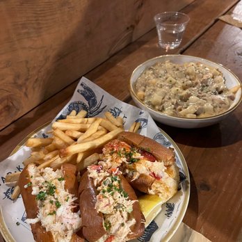 MARKET Seafood Eatery - The market trio, clam chowder fries - Seafood Near Me - Edmonds, Washington
